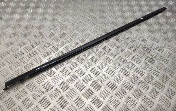 Peugeot 308 Rear door glass trim molding