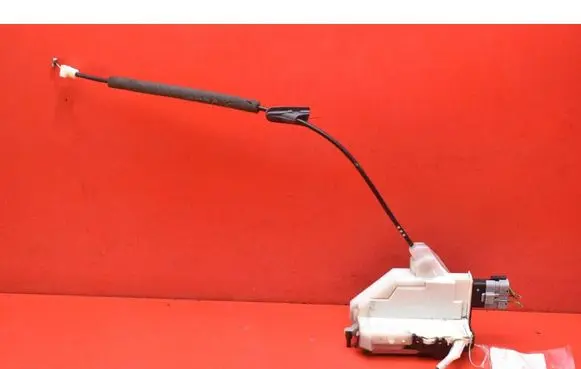 Peugeot 5008 Front door lock A04099