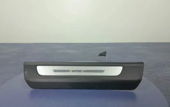 Foot area side trim