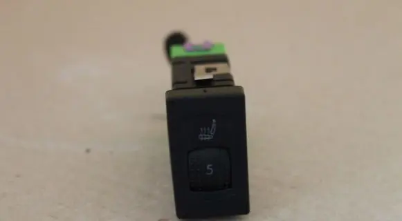 Volkswagen PASSAT B5.5 Seat heating switch 3B0963563C