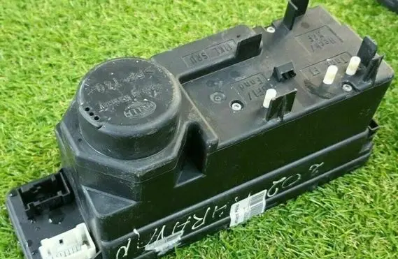 Mercedes-Benz E W210 Central locking vacuum pump 2108002048