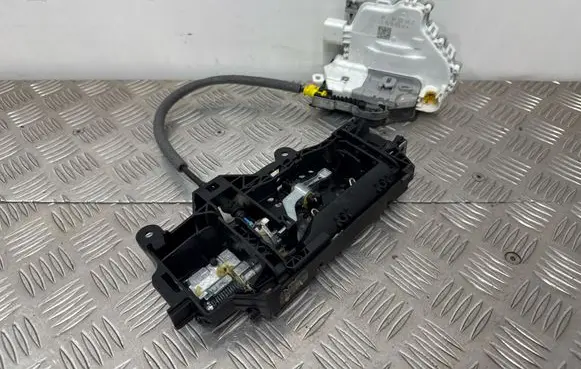 Audi Q5 SQ5 Front door lock 8X1837015C