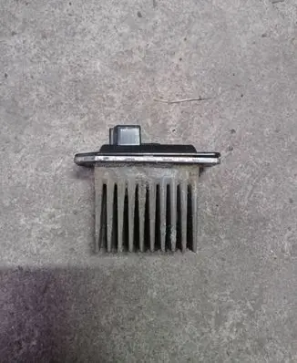 Mitsubishi Pajero Sport I Heater blower motor/fan resistor mr315051
