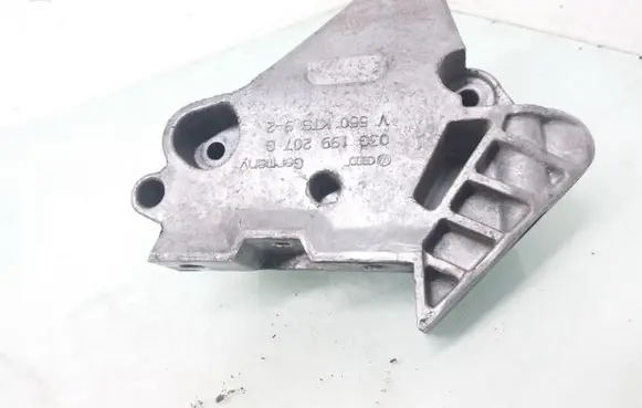 Volkswagen PASSAT B6 Engine mounting bracket 03G199207G
