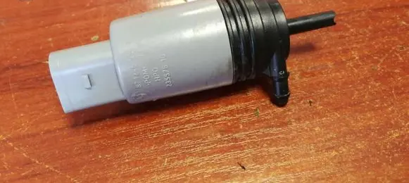 BMW 5 E60 E61 Windscreen/windshield washer pump 6902174
