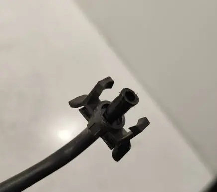 Engine coolant pipe/hose