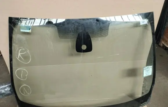 Renault Megane III Front windscreen/windshield window 