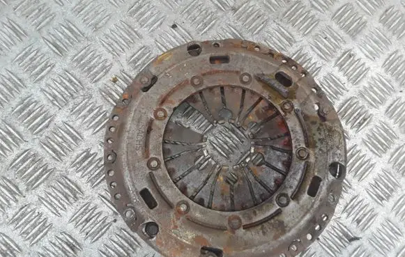 Volkswagen Golf V Pressure plate TYPM228E