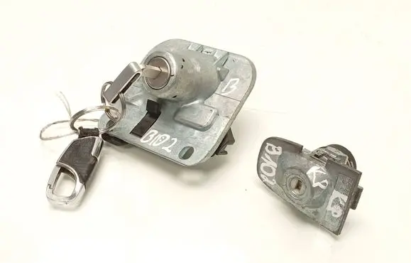 Volvo S60 Front door lock (next to the handle) 31276333 31253043