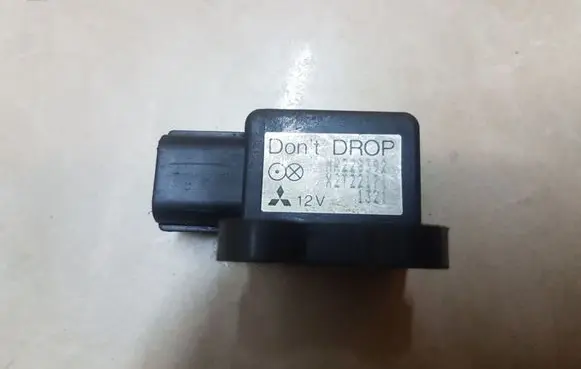 Mitsubishi Pajero Airbag deployment crash/impact sensor MR228392