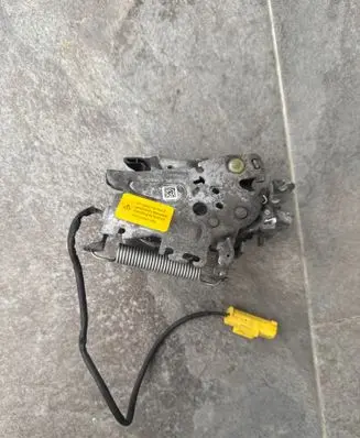 BMW 3 G20 G21 Engine bonnet/hood lock/catch 7468350 24520A