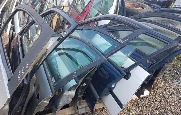 Alfa Romeo 156 Front door