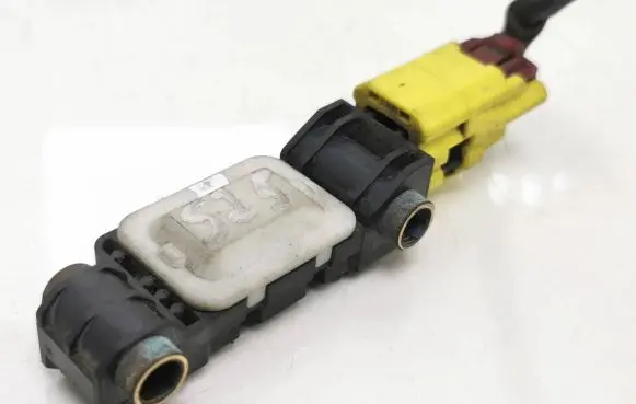 Audi A4 S4 B7 8E 8H Airbag deployment crash/impact sensor 8E0959651A 141104 0232s04DZ0M4