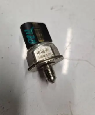 BMW 1 E81 E87 Fuel pressure sensor 7537319