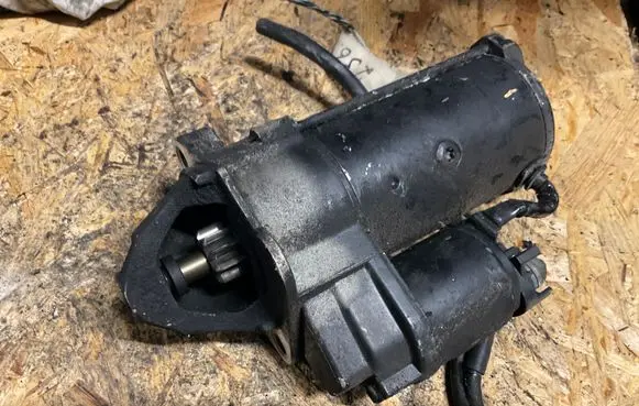 Volkswagen PASSAT B5.5 Starter motor 068911023