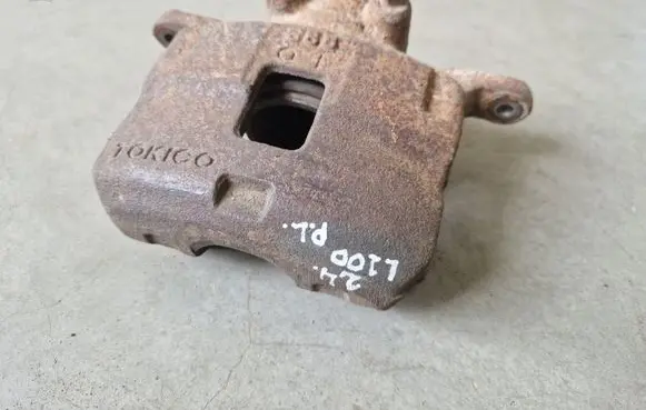 Mitsubishi L200 Front brake caliper