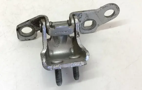 Renault Clio III Rear door upper hinge 416344B