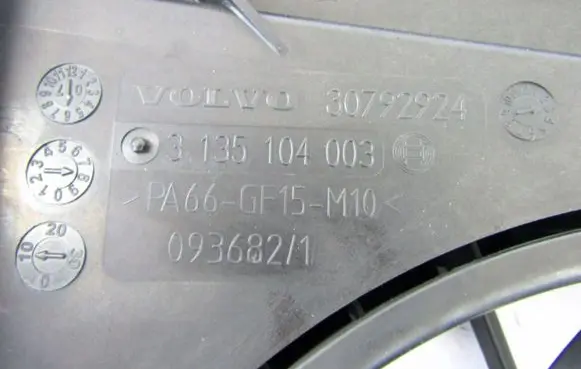 Volvo V70 Radiator cooling fan shroud 1137328432