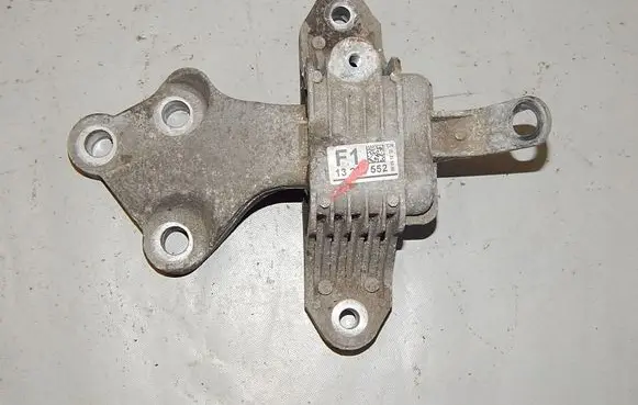 Chevrolet Cruze Engine mount bracket