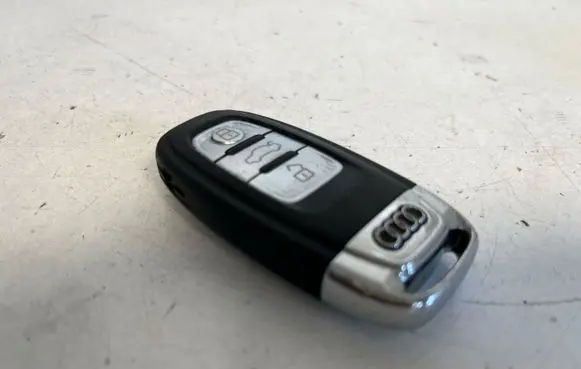 Audi A6 C7 Ignition key/card 1101802