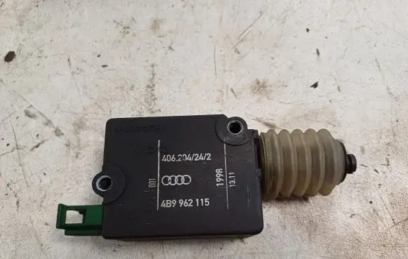 Audi A6 S6 C5 4B Tailgate boot lock/latch motor 4B9962115