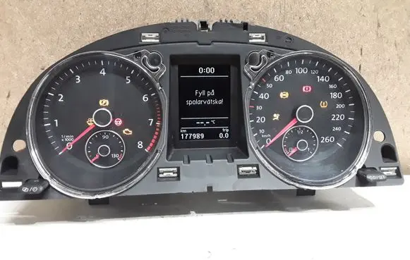 Volkswagen PASSAT B7 Speedometer (instrument cluster) 3AA920870H