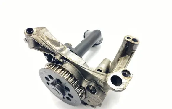 Volkswagen PASSAT B6 Oil pump 03L115105C