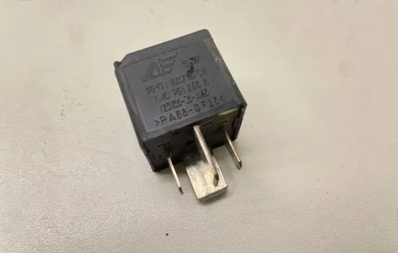 Skoda Octavia Mk2 (1Z) Other relay 7M0951253A 95VW10K705CA
