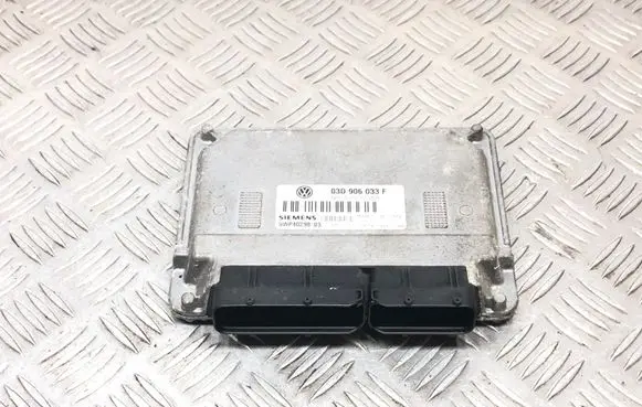 Volkswagen Polo IV 9N3 Engine control unit/module 03D906033F 613618 F4041044