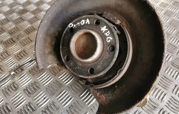 Volvo V70 Rear wheel hub