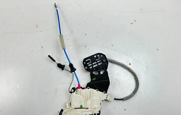 Mercedes-Benz CLA C117 X117 W117 Rear door lock A2040085999
