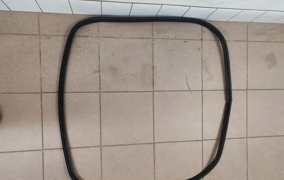 Nissan Note (E11) Loading door rubber seal (on body) 