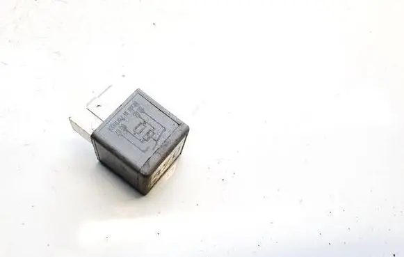Volkswagen PASSAT B5.5 Other relay 8D0951253A v23134-j52-x300
