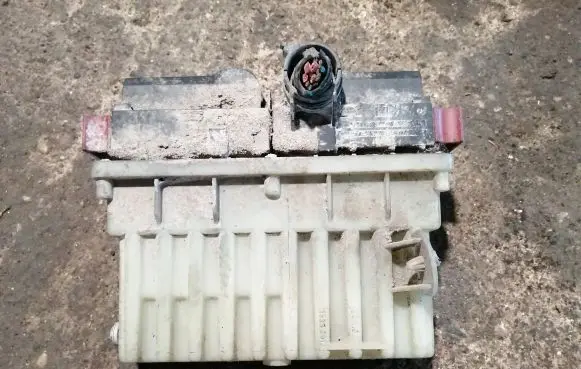 Opel Zafira A Fan control module 24410130