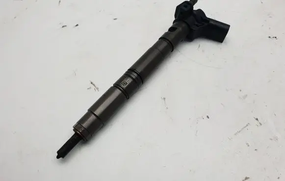 Audi A4 S4 B8 8K Fuel injector 03L130277 100701 0445116030
