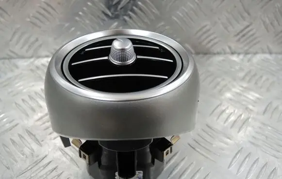 Mercedes-Benz C W205 Dash center air vent grill