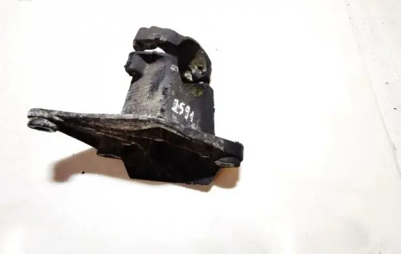 Engine mounting bracket