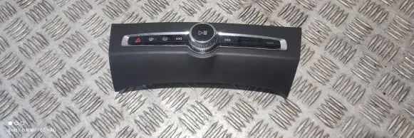 Head unit multimedia control