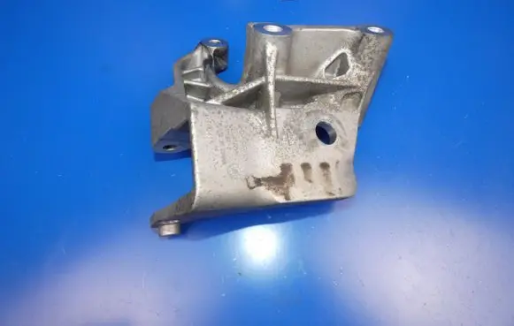 Volvo V60 Engine mounting bracket 31430490 AD7VM2 20180415