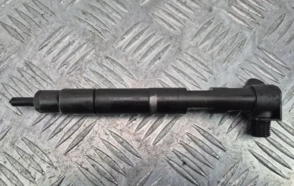 Mercedes-Benz C W204 Fuel injector A6510704987