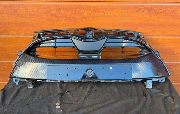 Toyota Yaris XP210 Front bumper upper radiator grill 53101K0010 53111K0020