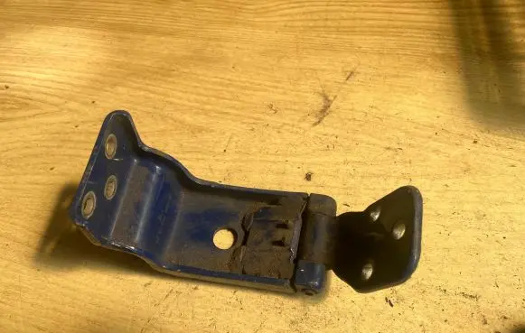 Mercedes-Benz Vito Viano W639 Loading door lower hinge A6397400237