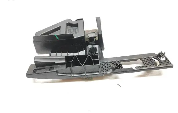 Peugeot 3008 II Front bumper mounting bracket 9822489880 112526A