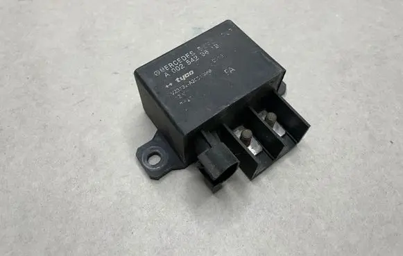 Mercedes-Benz E W211 Charging relay A0025423819
