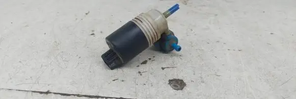 Volkswagen PASSAT B3 Windscreen/windshield washer pump 1H6955657