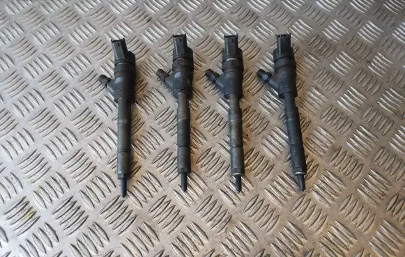 Toyota Yaris Fuel injectors set 0445110085 2367033010
