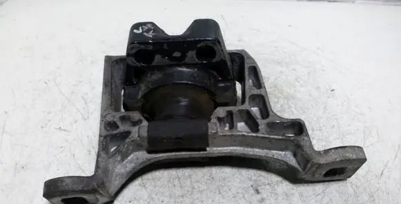 Mazda 3 I Engine mount bracket