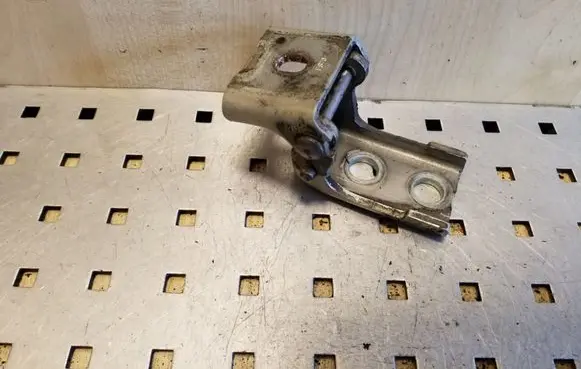 Peugeot 5008 Front door upper hinge