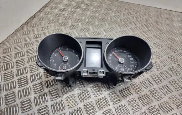 Volkswagen Golf VI Speedometer (instrument cluster) 5K0920861 503002502101 1105010030