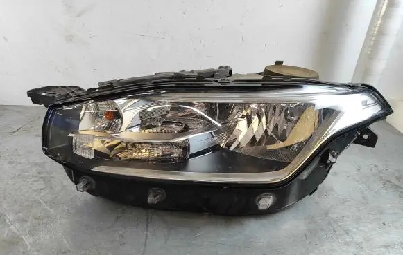 Volvo XC90 Headlight/headlamp 31353141